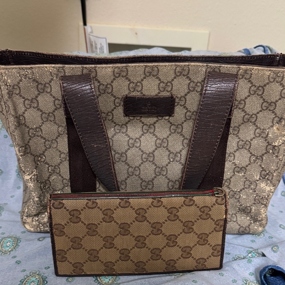Gucci Beige Monogram Canvas Tote with Brown Leather Trim and Matching Pouch - Picture 2 of 14